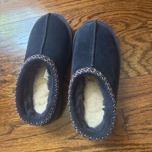 KIDS NAVY UGG TASMAN II SLIPPERS